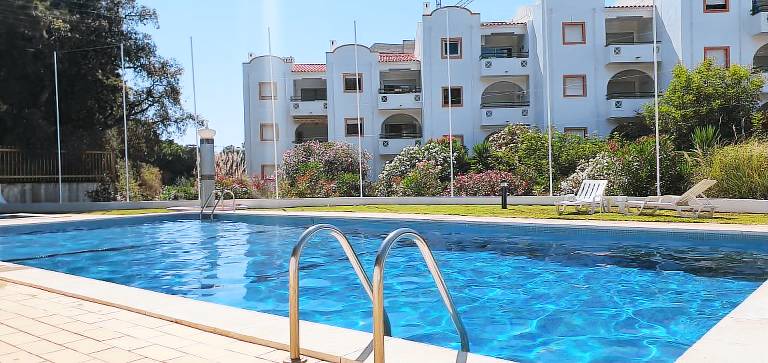 Apartment - Sleeps 2, Parking & Pool Access — photo 2