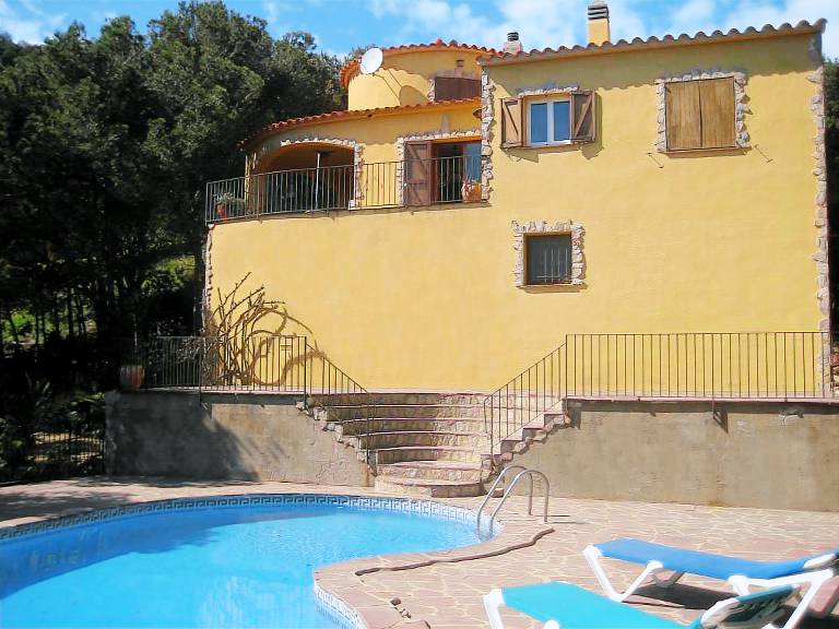 Villa with garden, private pool & barbeque | Mountain view — photo 2