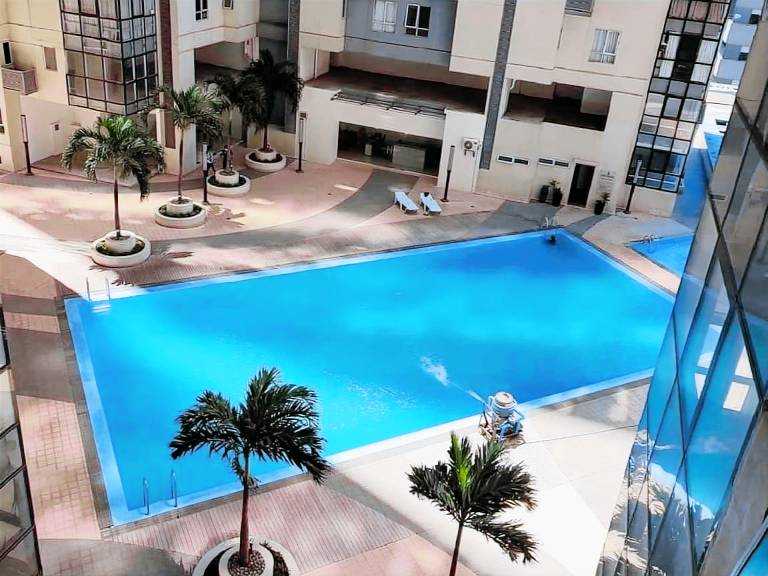 Holiday apartment with yard & pool in Taguig
