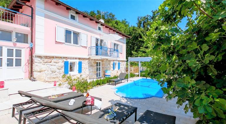 NINA ROSE boutique villa in Lovran