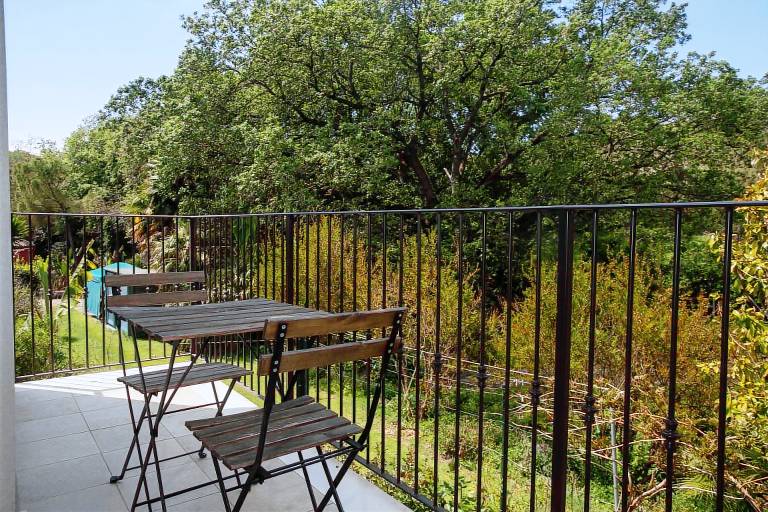 Rental apartment with patio — photo 2