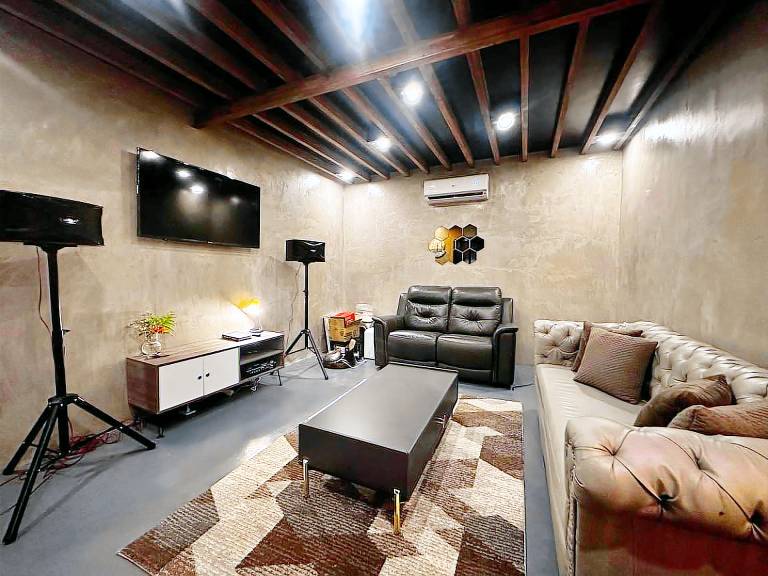 Vacation home with garden, barbecue & pool | Perfect for remote work | Pets are welcome in Tagaytay