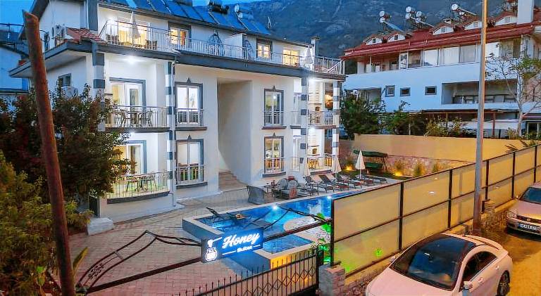 Holiday apartment with yard, pool & barbecue — photo 4
