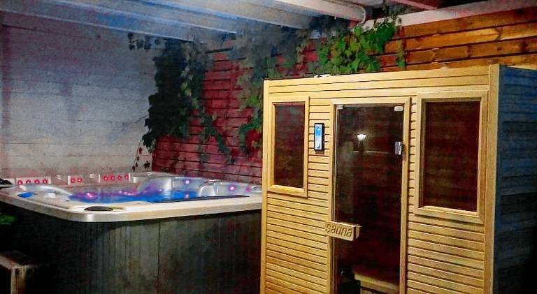 Serviced apartment with pool, BBQ & yard — photo 4