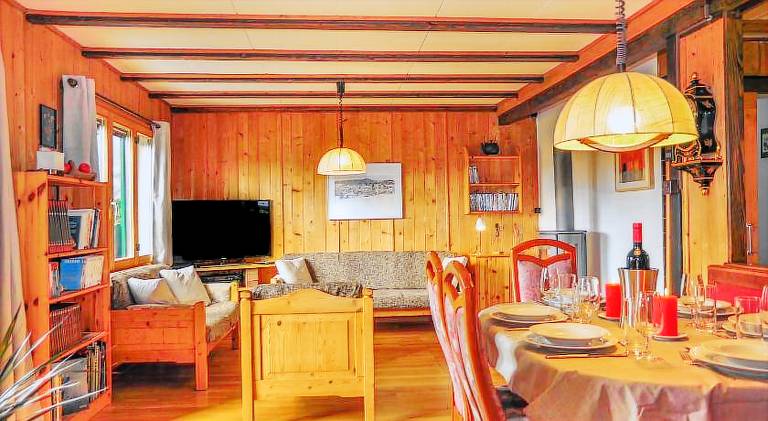Chalet with jacuzzi — photo 3