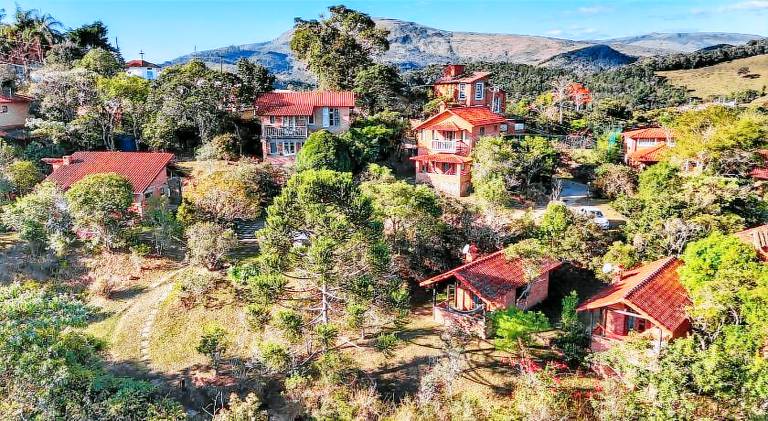 Lodge with garden in Lima Duarte