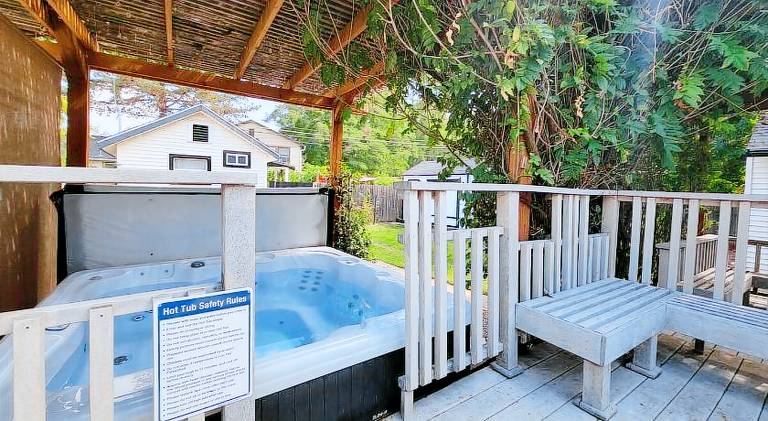 Rosewood Landing by WanderLodges - Hot tub - Sauna — photo 2