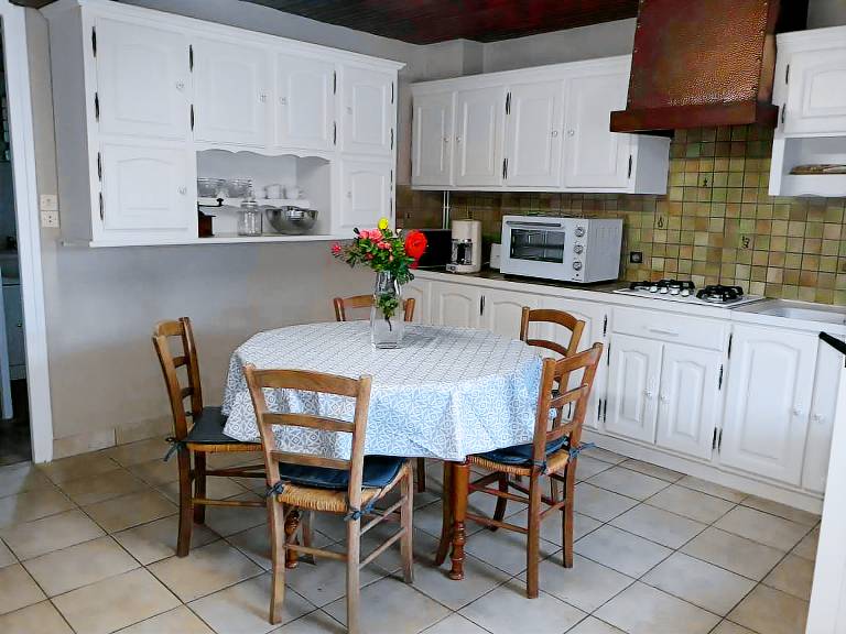 Cottage with barbecue & garden — photo 4