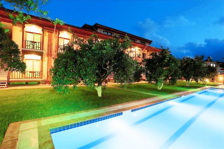 Holiday apartment with garden, BBQ & patio in Ula