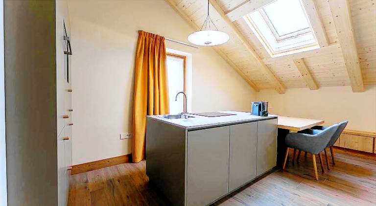 Rental apartment with patio — photo 3