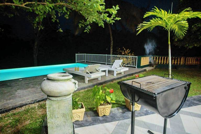 Villa with pool, BBQ & garden | Perfect for remote work — photo 3