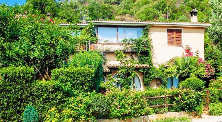 Rental apartment with terrace in Domus de Maria