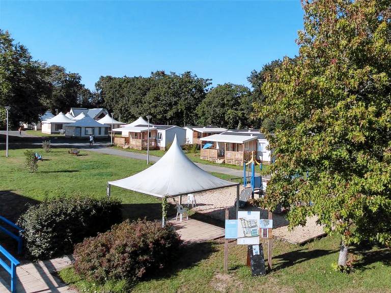 Mobile home with patio & barbeque — photo 3