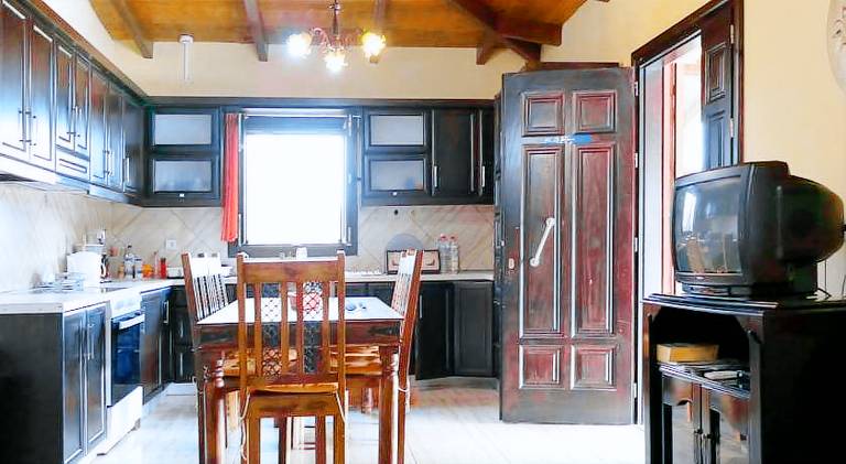 Vacation home with patio, garden & BBQ — photo 4