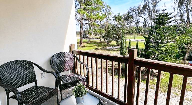 Holiday apartment with pool — photo 4