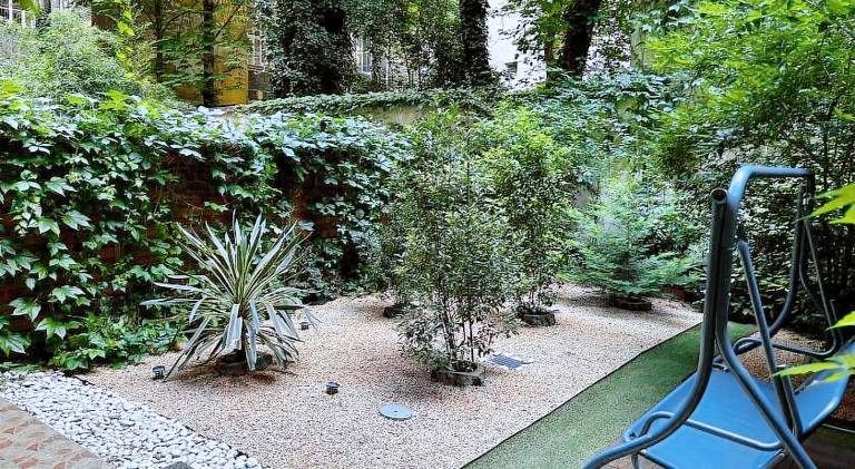 Wonderful rental apartment with patio & garden | Close to St. Stephen's Basilica | Perfect for remote work | Dogs allowed in Budapest
