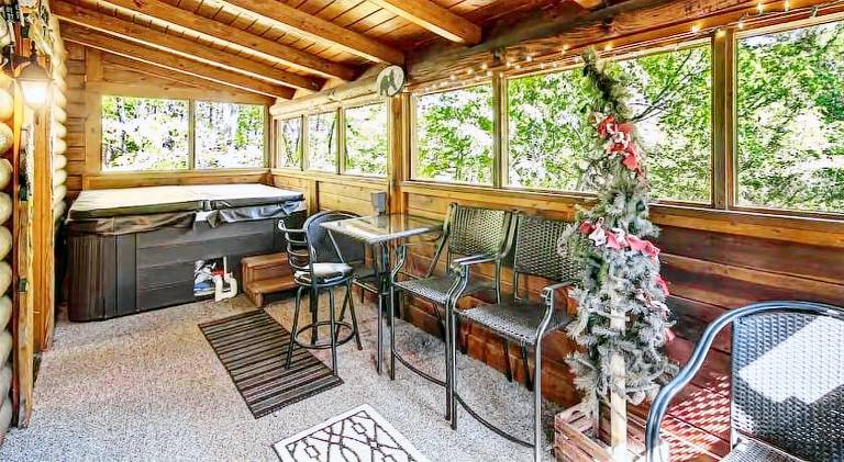 Vacation home with private pool, hot tub & barbecue — photo 5