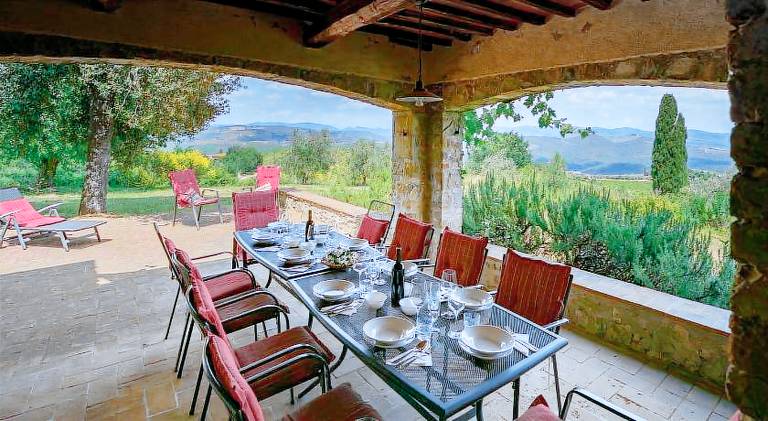Villa with yard, barbeque & private pool | Pet-friendly — photo 4