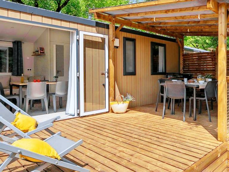 Mobile home with patio, heated pool & barbeque — photo 4