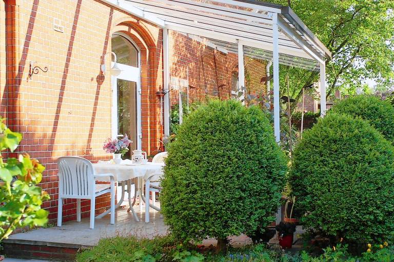 Rental apartment with patio, barbecue & garden — photo 4