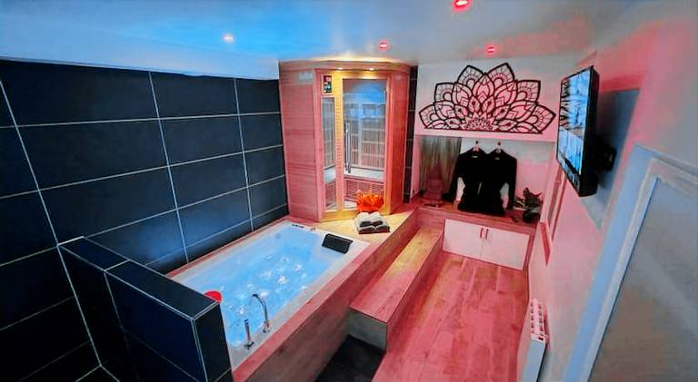 Wonderful holiday apartment with jacuzzi | Pets allowed in Creteil