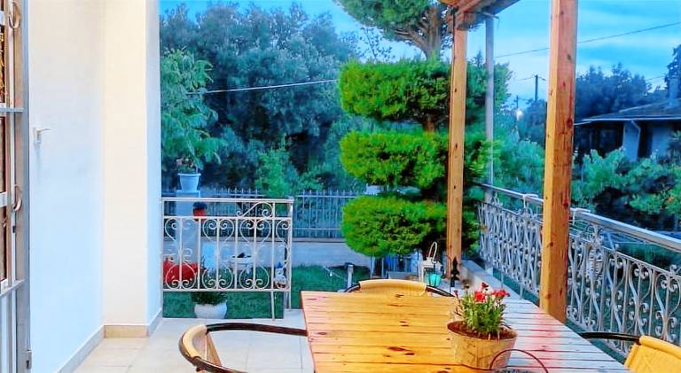 Vacation home with terrace & yard in Sithonia