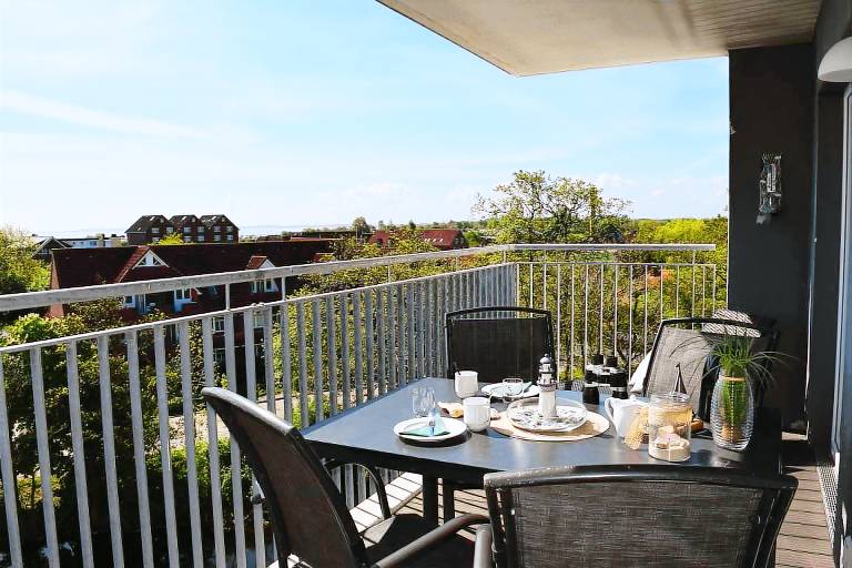Moderne, hochwertige Ferienwohnung, Sauna, großer Balkon, strandnah in Wangerland