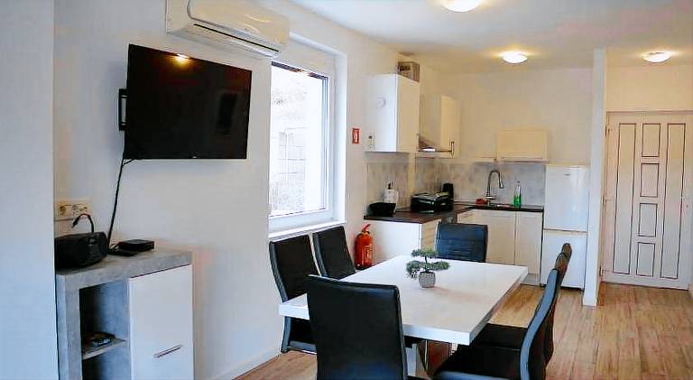 Pleasant apartment with jacuzzi | Dogs allowed — photo 4