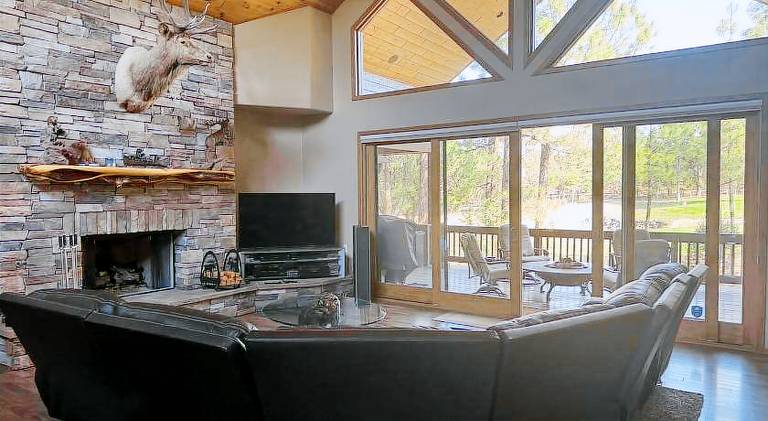 Torreon Getaway on the Greens with hot tub, 4 bedrooms, sleeps 10 in Show Low, AZ