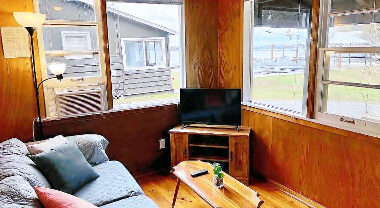Vacation home with 2 rooms for 4 persons in Kawartha Lakes, ON