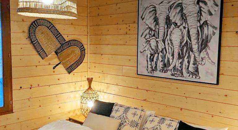Pleasant chalet with pool & jacuzzi | Pets allowed — photo 2