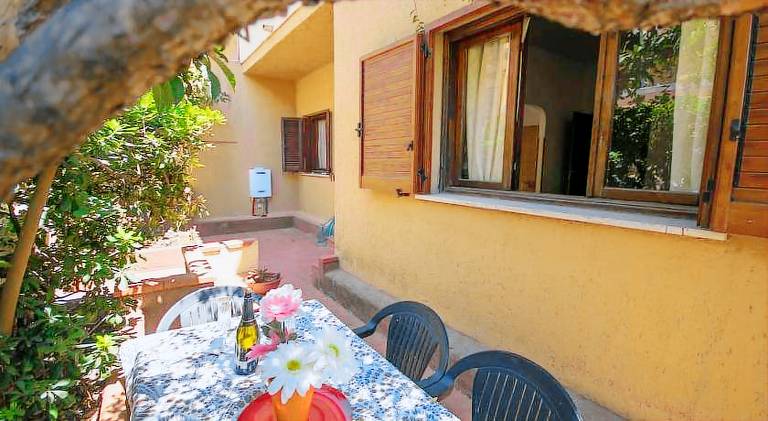 Rental apartment with garden in Olbia