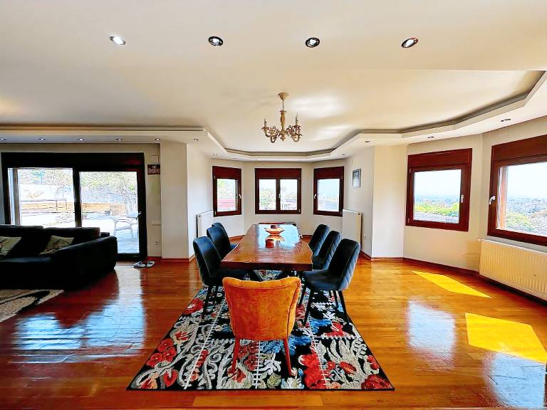 Fully equipped villa with private pool, yard & patio | Pet-friendly — photo 4