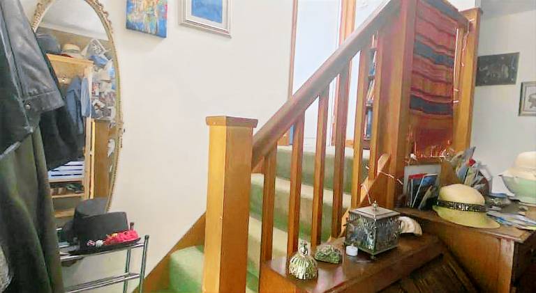 Quiet New Forest attic room den — photo 4