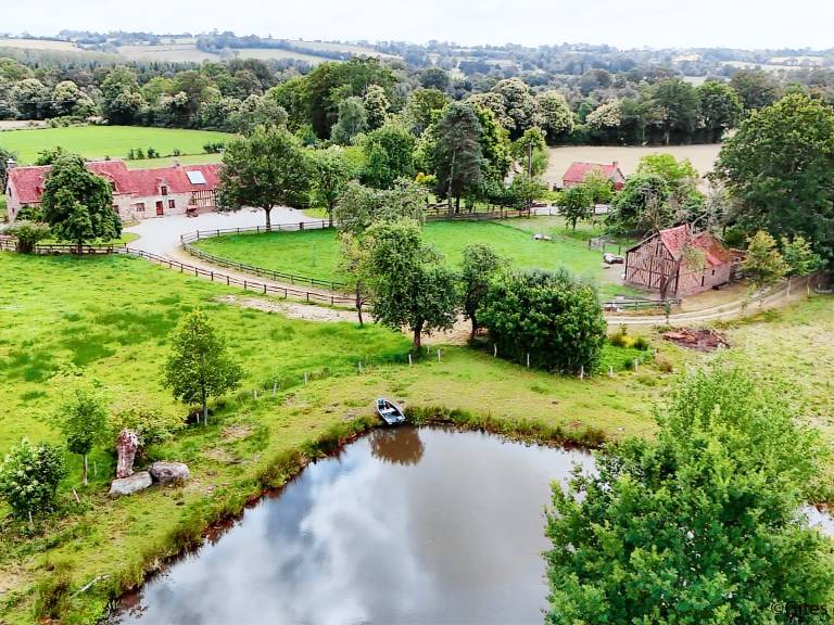 Authentic house by a pond with pets allowed, linens and cleaning included — photo 2