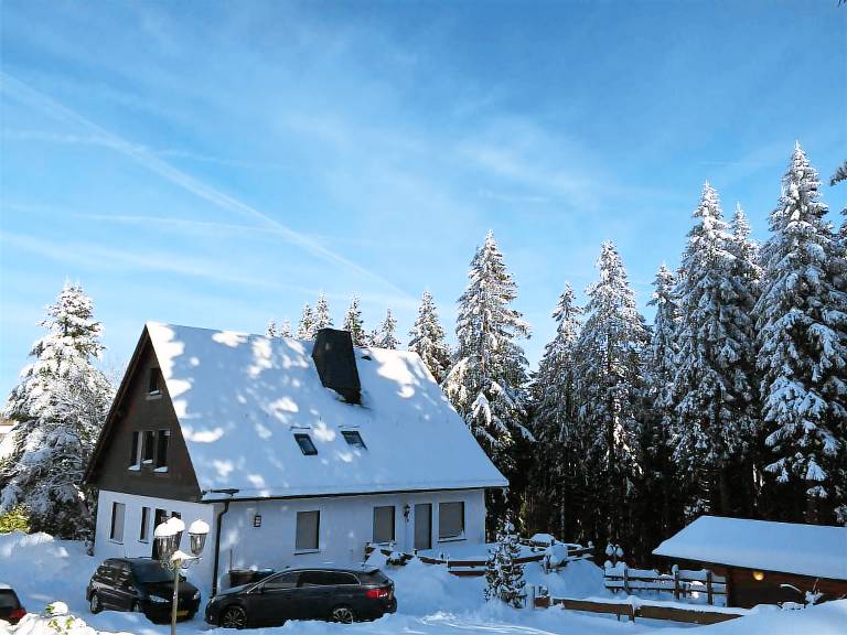 Holiday apartment with baby cot and high chair in Winterberg-Altastenberg — photo 5