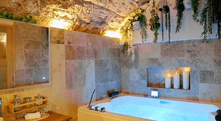 Rental apartment with terrace & jacuzzi — photo 3