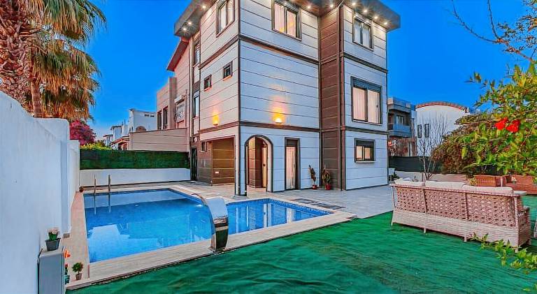 NEAR BY THE LAND OF LEGENDs, PRIVATE POOL WITH JAKUZZI VILLA MOON in Antalya