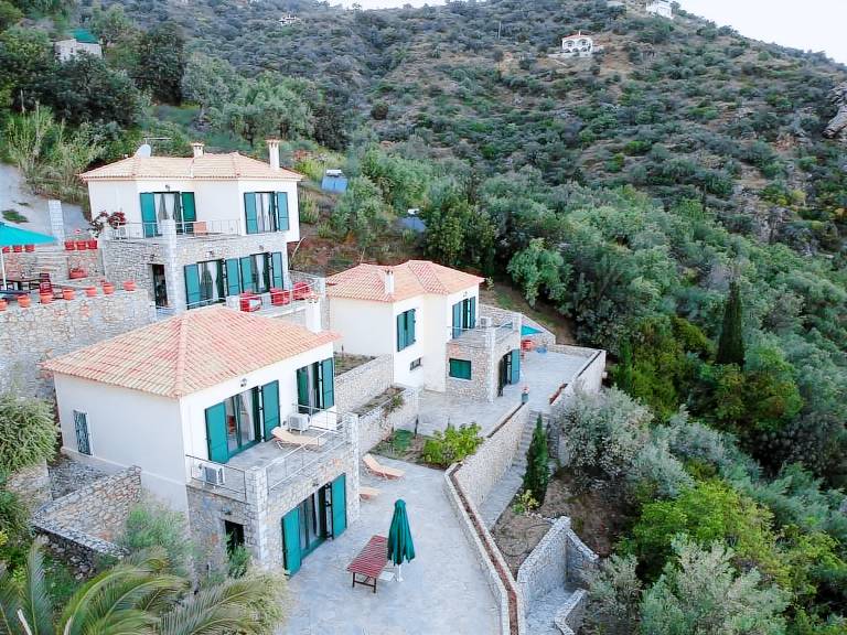 Fully equipped beautiful vacation home with barbecue, patio & yard | Nature view | Beach nearby | Pets are welcome in South Kynouria