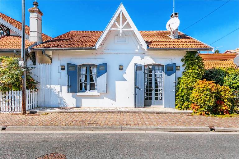 Pet-Friendly Holiday Home 'Fisherman's House' with Garden & Wi-Fi in Arcachon