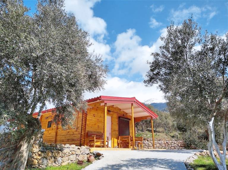 Hut Anatolikos Selinos