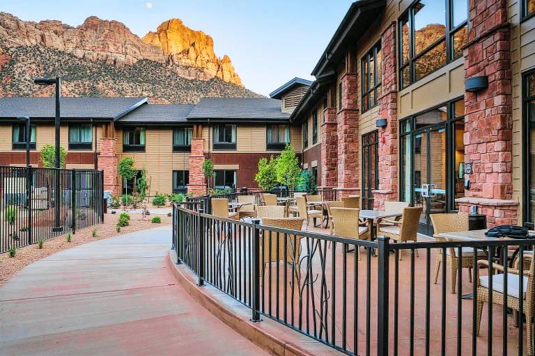 Hampton Inn & Suites Springdale/Zion National Park — photo 5