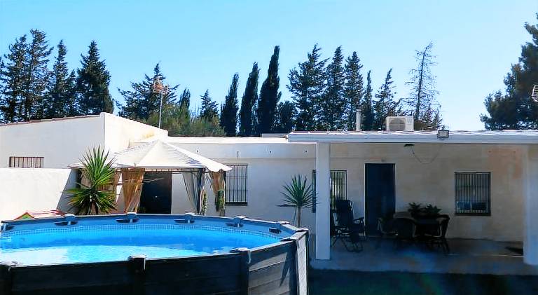 Vacation home with terrace, barbecue & private pool — photo 4