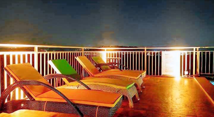 Vacation home with yard, pool & terrace — photo 5