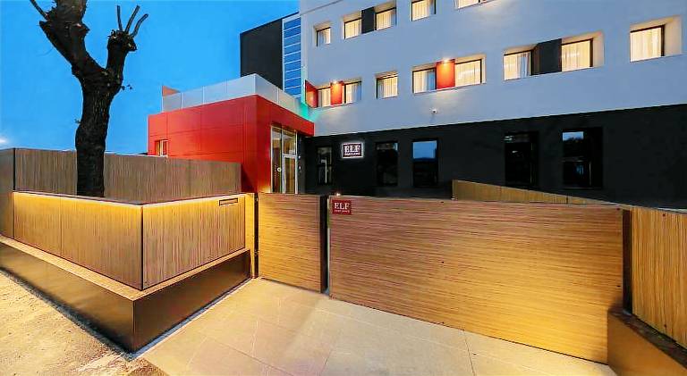 Serviced apartment with patio — photo 3