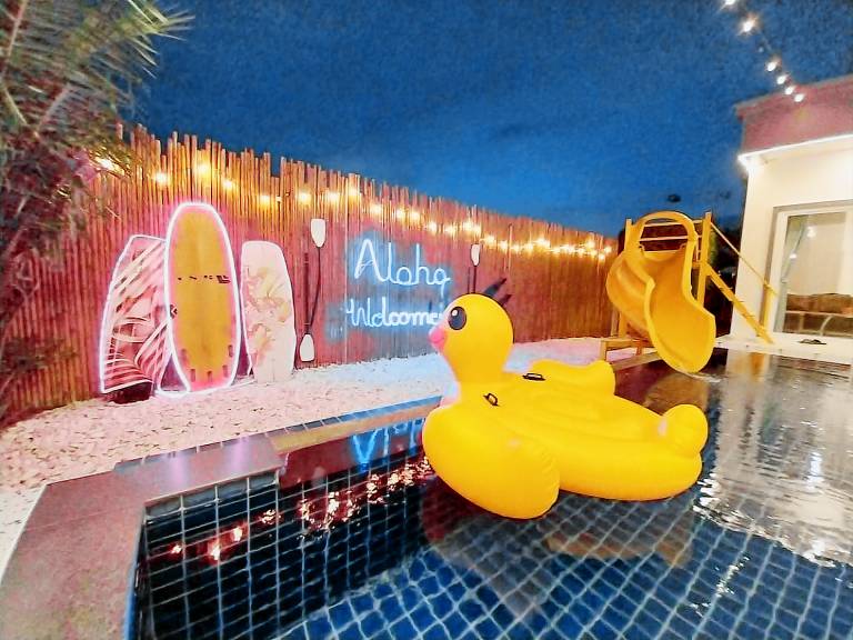 Villa with pool & grill in Chonburi