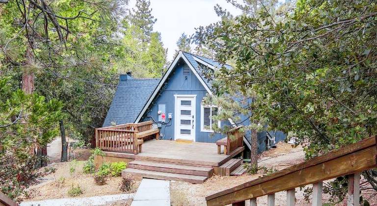 Chalet with hot tub in Idyllwild, CA