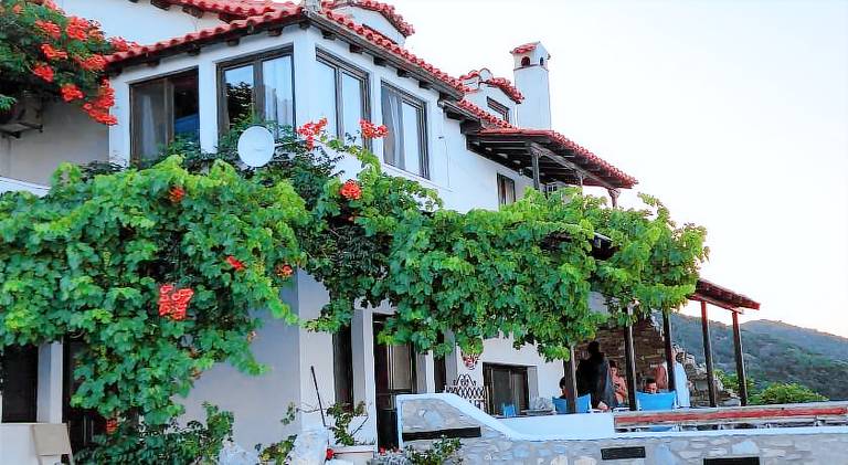 Fully equipped villa with grill, patio & private pool | Pets allowed — photo 4