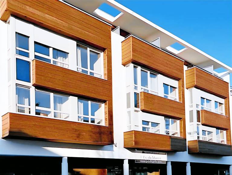 Serviced apartment with yard & pool in La Rochelle