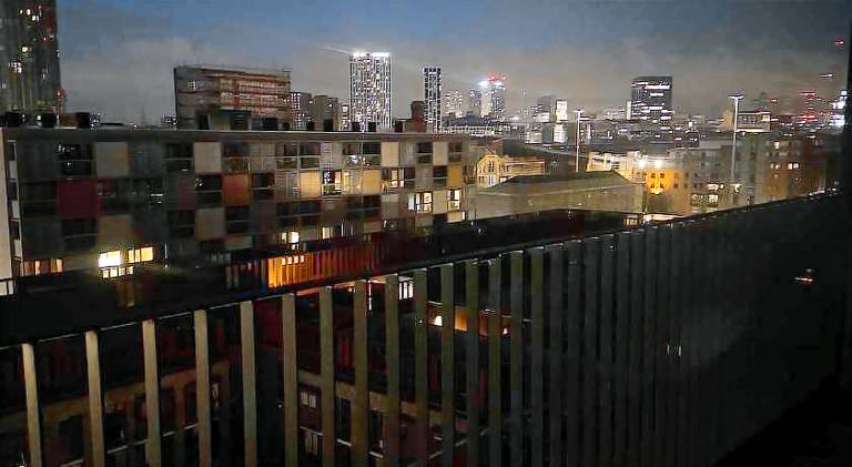 2Bed Apartment with Balcony & City Views Manchester City Centre — photo 3